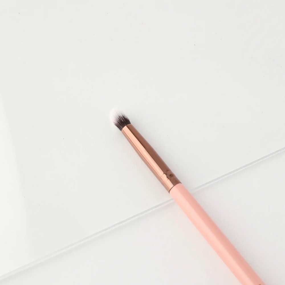 (3/30$) LUXIE 243 Precision Blender Brush - Rose Gold